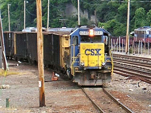 Close up of CSX GP40-2: The NERAIL New England Railroad Photo Archive