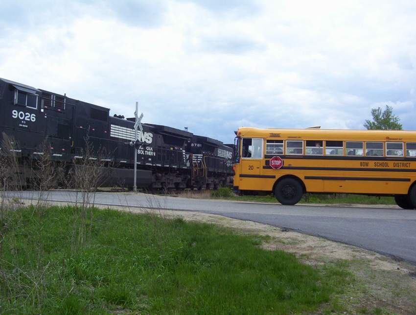 Crossbucks Doing Their Job The NERAIL New England Railroad Photo Archive