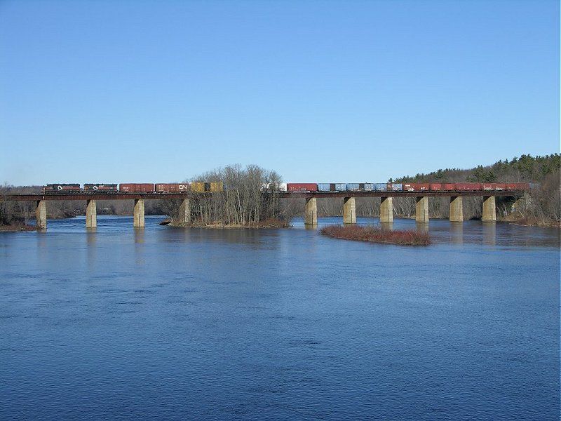 Guilford NMWA8 Crossing the Kennebec The NERAIL New England Railroad