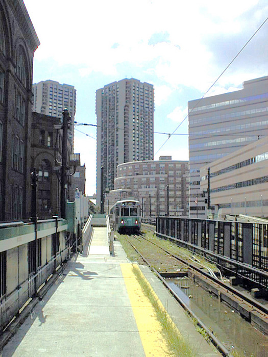 mbta-lrv-approaches-north-station-on-old-elevated-section-of-green-line