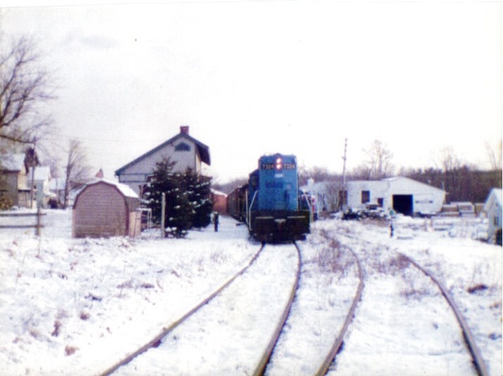 housatonic railroad nx12 at lee ma with gp97324 still in conrail blue