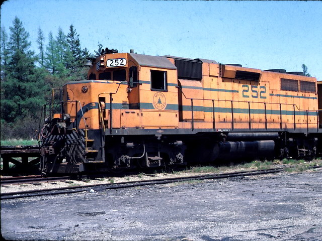 MEC 252 The NERAIL New England Railroad Photo Archive