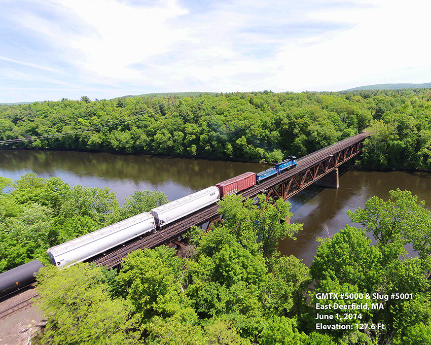 GMTX 5000 & Slug 5001 crossing bridge @ E. Deerfield: The NERAIL New ...