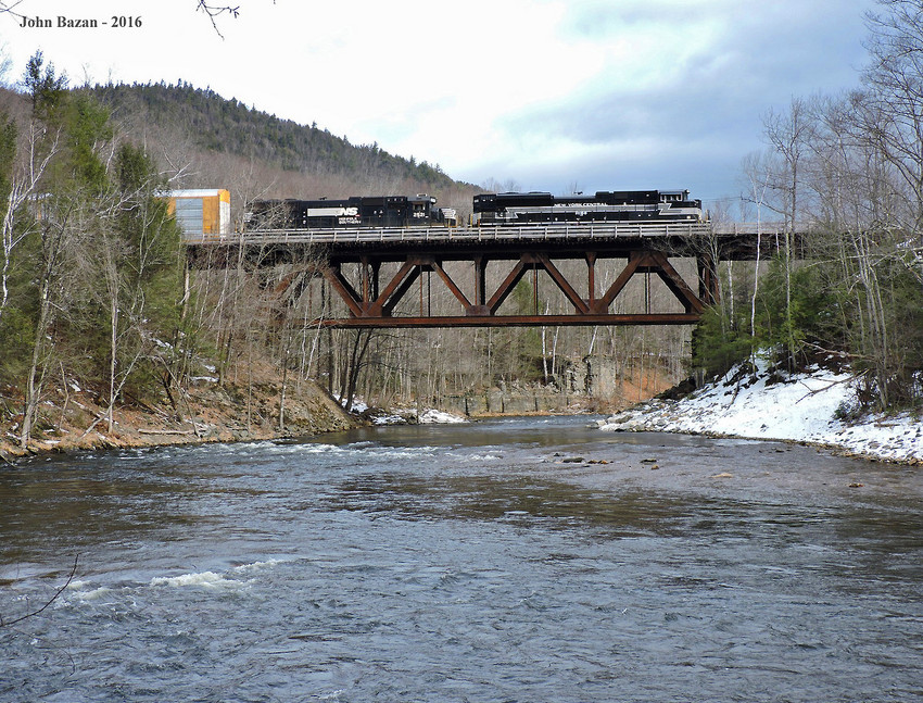 Chuggin Across The Deerfield River The Nerail New England Railroad