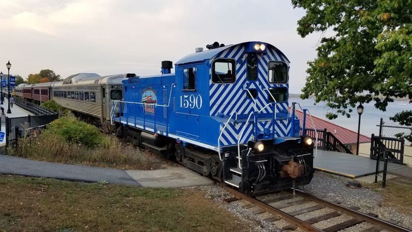 PLLX 1590 Alongside The Weirs Beach Boardwalk The NERAIL New England