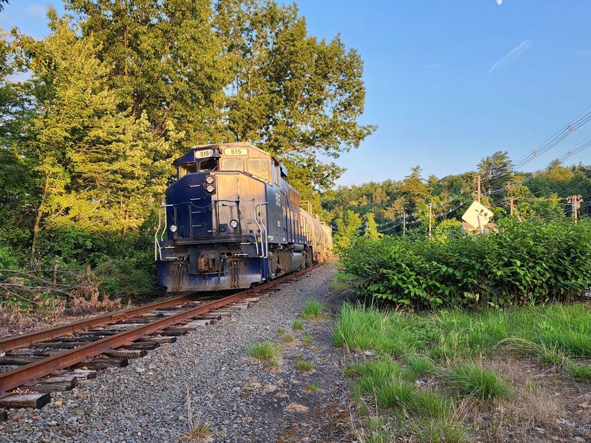 mec-515-tied-down-alongside-route-3a-in-bow-the-nerail-new-england