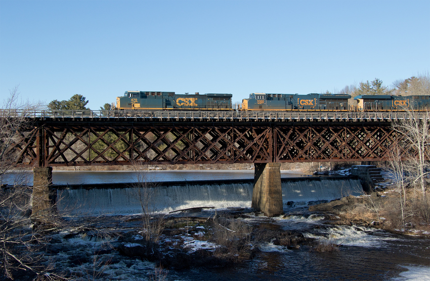 CSXT 470 Leads M427 20 Across The Salmon Falls River The NERAIL New