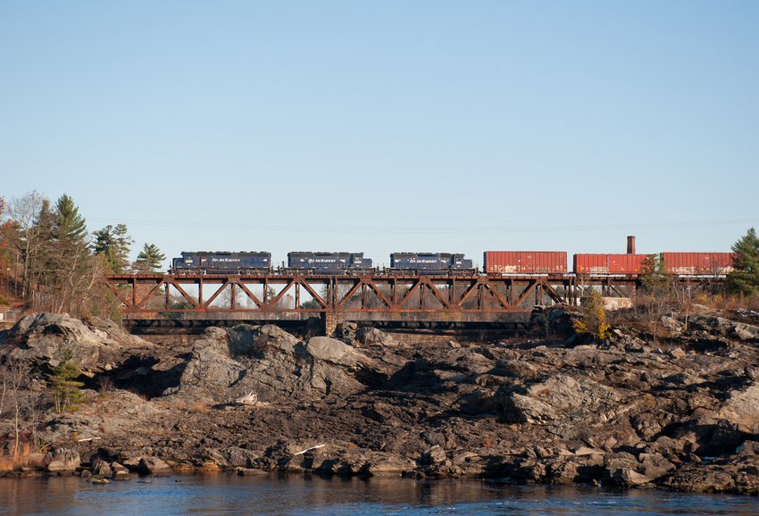 MEC 600 Leads WAPO At Depot Rd In Gray The NERAIL New England