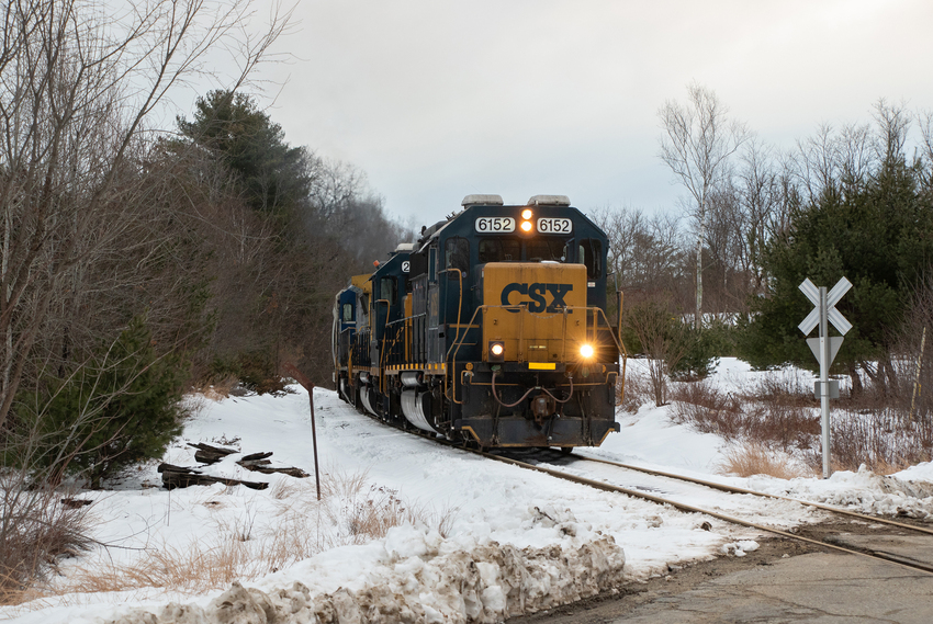 CSXT 6152 Leads L05411 at River Rd. in East Livermore The NERAIL New