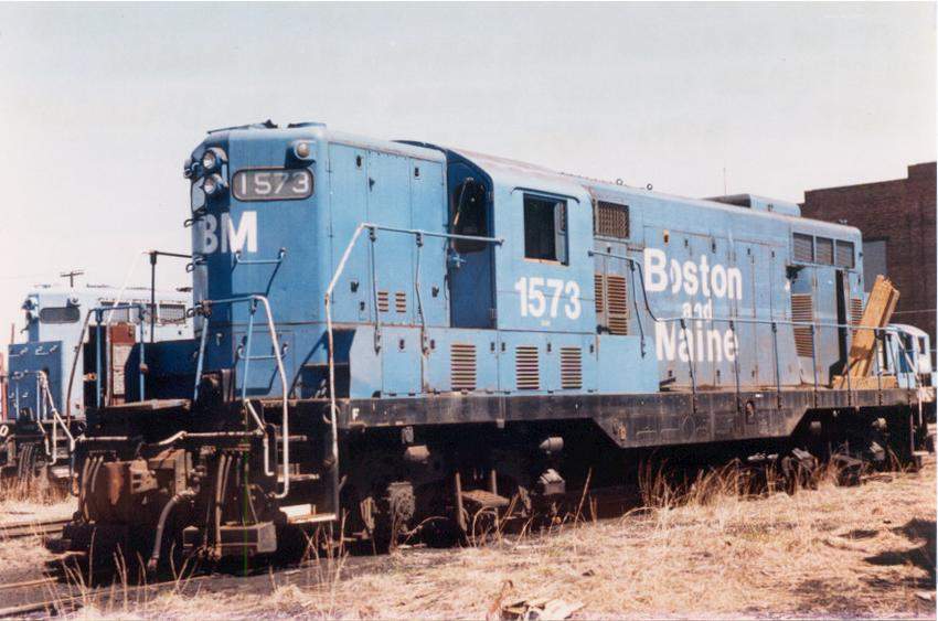 B&M GP7 #1573: The NERAIL New England Railroad Photo Archive