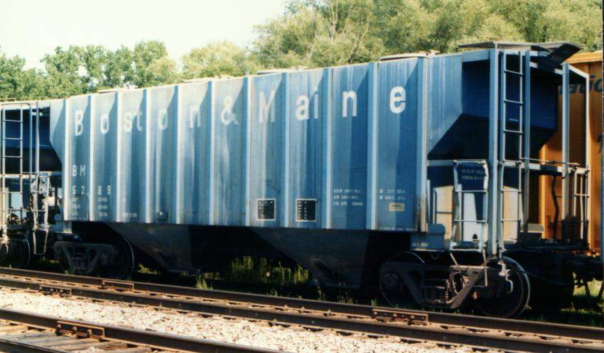 B&M covered hopper #5289: The NERAIL New England Railroad Photo Archive