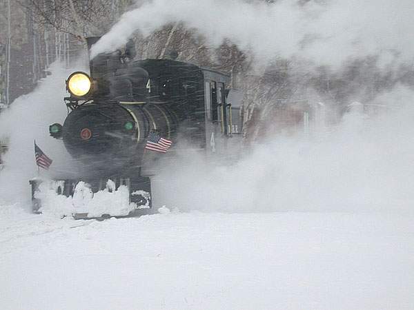 Monson # 4 at MNGRR during 7 December 2003 blizzard: The NERAIL New ...