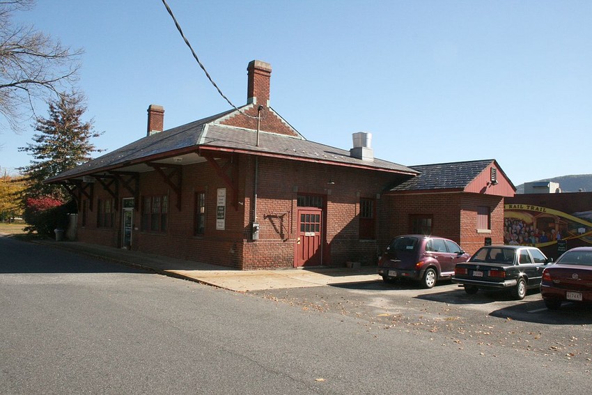 East Hampton Mass Rail Trail: The NERAIL New England Railroad Photo Archive