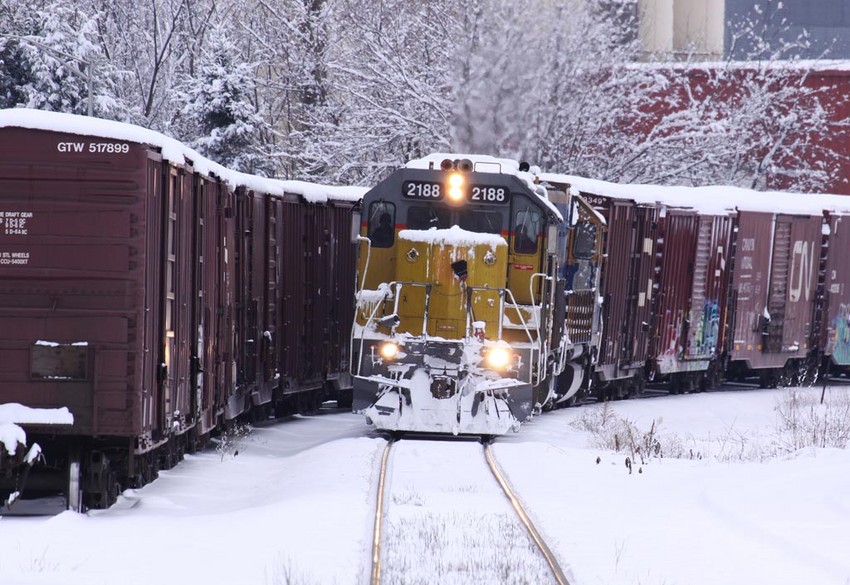 Train 608 approaches Murphy Road: The NERAIL New England Railroad Photo ...