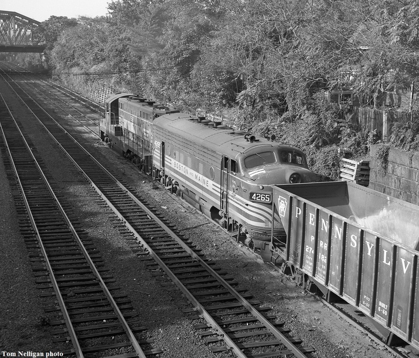 gravel train leaving Somerville: The NERAIL New England Railroad Photo ...