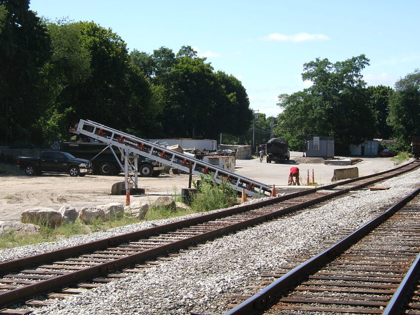 Gallo Construction siding offload conveyor to pit: The NERAIL New ...